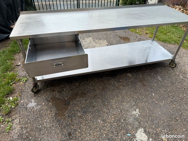 Table inox sur roulettes avec tiroir et étagère en dessous