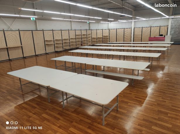 Table solide idéal recyclerie présentoir étal magasin braderie marché commerce