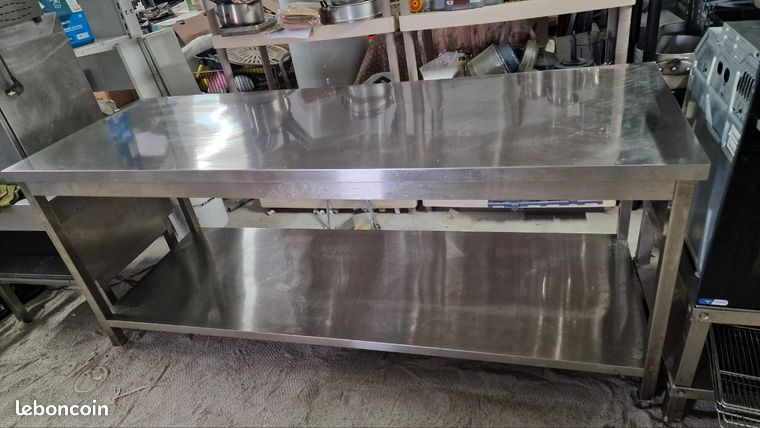 Table inox avec entretoise