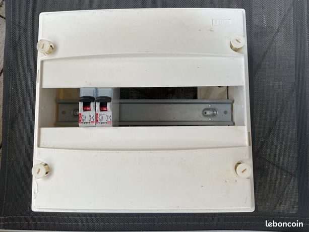 Tableau électrique avec 2 dijoncteurs