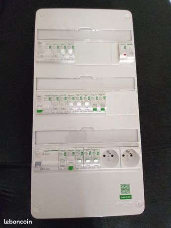Tableau électrique câblé schneider 3 rangées. Neuf jamaisutilisé -marque schneider - type équipé et pré-cablé - capacité 3 rangées