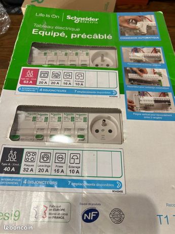 Tableau électrique Schneider Electric Rési9 XP pré-câblé T1/T2 2 rangées + 4 prises 16 A