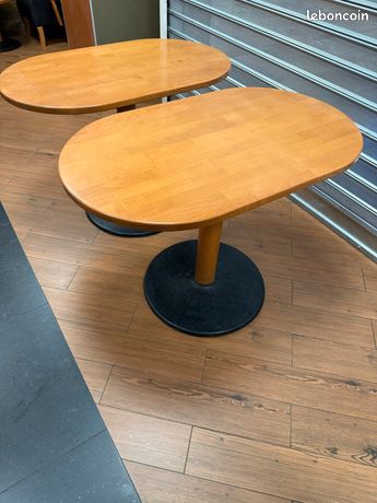 Tables de restaurant ovale plateau bois pied en fonte