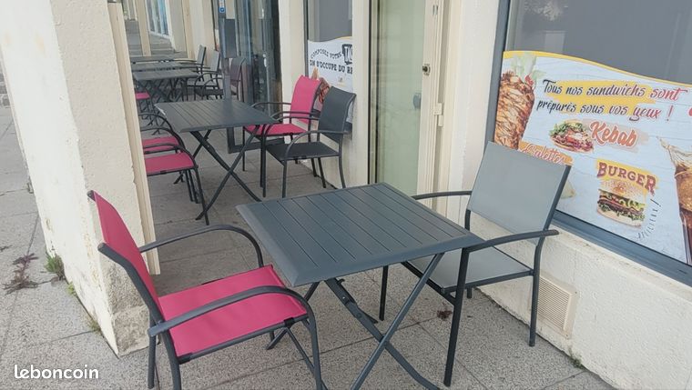 Tables et chaises pour restaurant