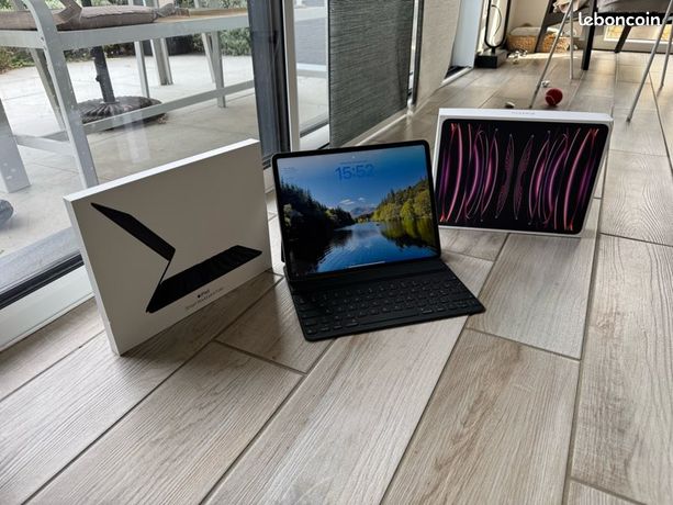 Tablette iPad Pro 12.9 2022 avec clavier et boite