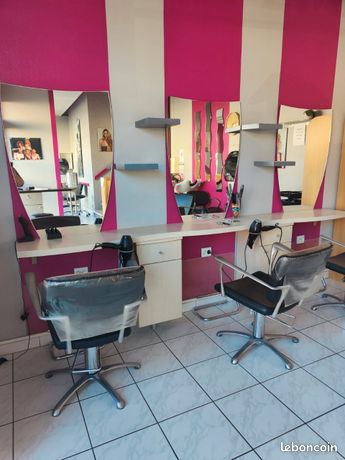 Tablettes de coiffure et miroirs