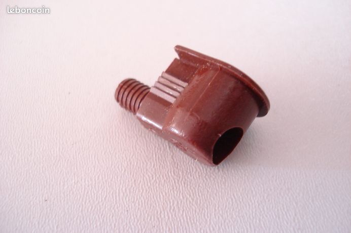 TAQUETS PLASTIQUES pour ETAGERES ARMOIRES