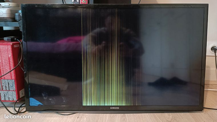 Télé HS Samsung UE32J4100AWXZF TV