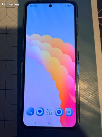 Téléphone Galaxy zflip 6 ainsi que sa montre