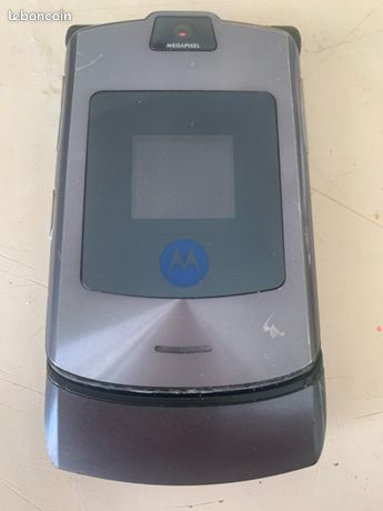Téléphone portable marque MOTOROLA à clapet peu utilisé en TBE