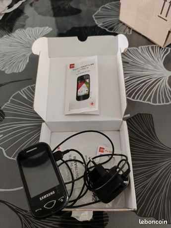 Téléphone smartphone Android by SFR