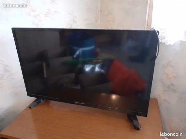 Téléviseur écran plat 80 cm