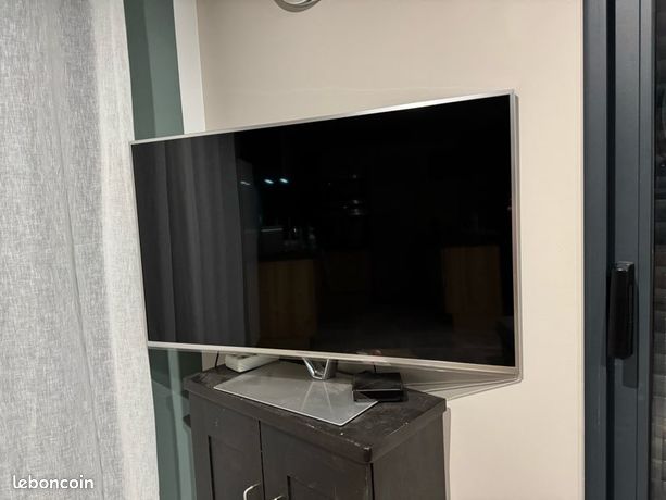 Téléviseur PANASONIC TX-L47FT60E