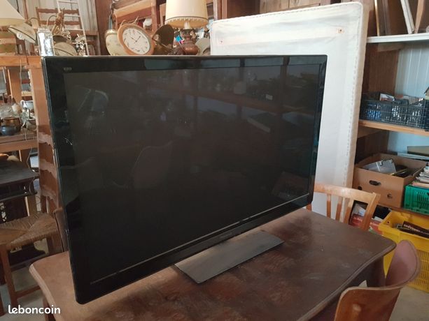 Télévision 73 cm sur 120cm