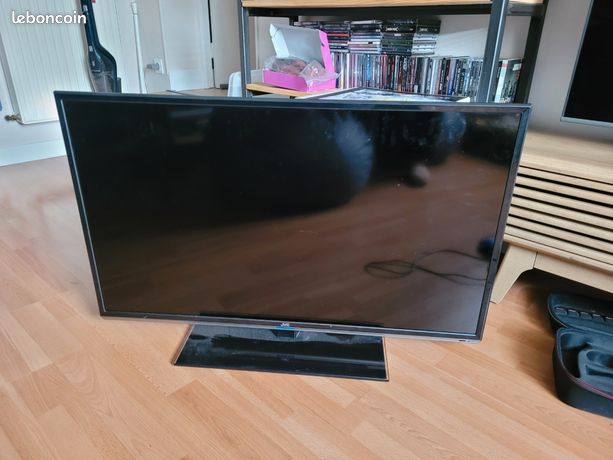 Télévision écran plat 101 cm JVC