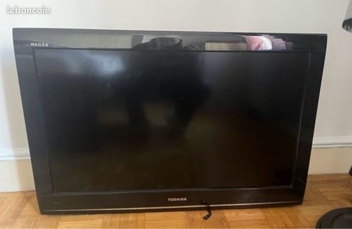 Télévision Toshiba 79cm + Support mural
