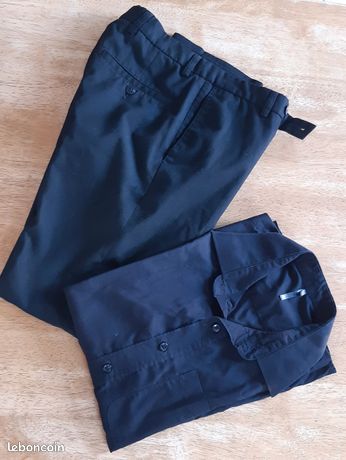 Tenues de service en restauration pantalons chemises chaussures