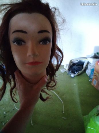 Tête de coiffure cheveux mi-long