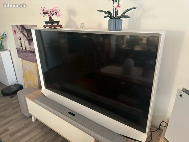 The SERIF 65 Oled
