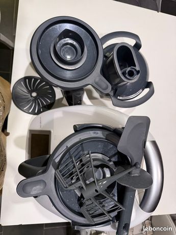 Thermomix TM6 + accessoires valeur 338