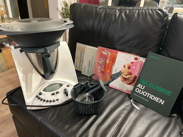 Thermomix 31, ses ustensiles et 5 livres recette