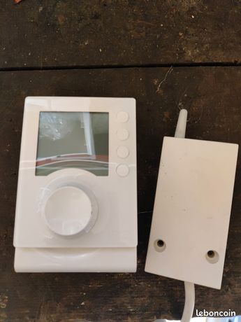 Thermostat programmable Tybox 137 delta doreÉcran LCD rétro-éclairé trés simple d utilisation et pilotage à distance avec la box domotique1 thermostat 1 récepteur 1 support de table