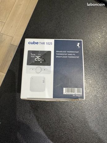 Thermostat sans fil Cube THR 1025 dans sa boîte