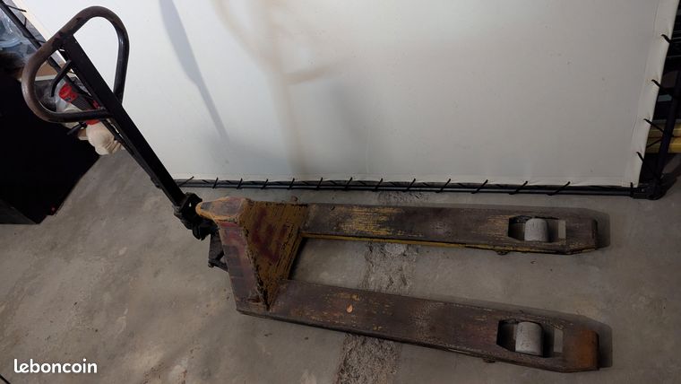 Tire palette transpal en de fonctionnement