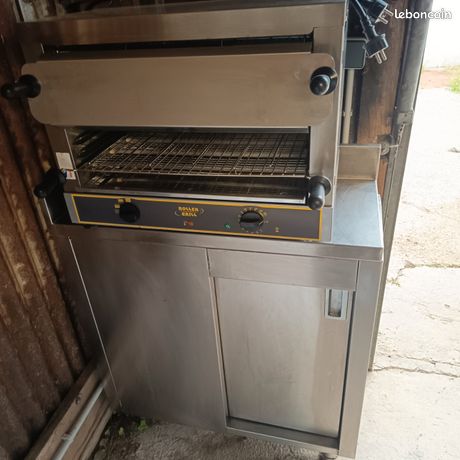 Toaster sur son meuble inox