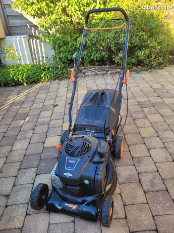 Tondeuse Briggs et Stratton autotractée