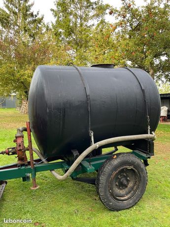Tonne à eau 3500l avec pompe