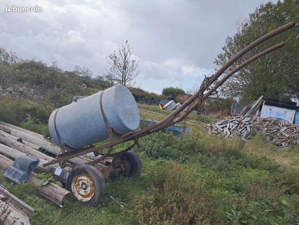 Tonne à eau pour chevaux