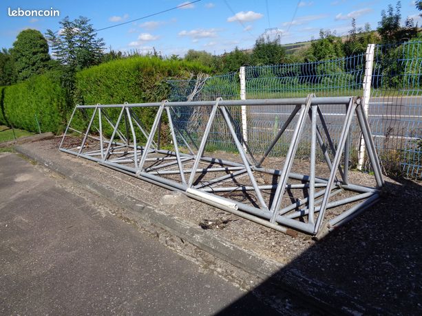 Totem structure métallique