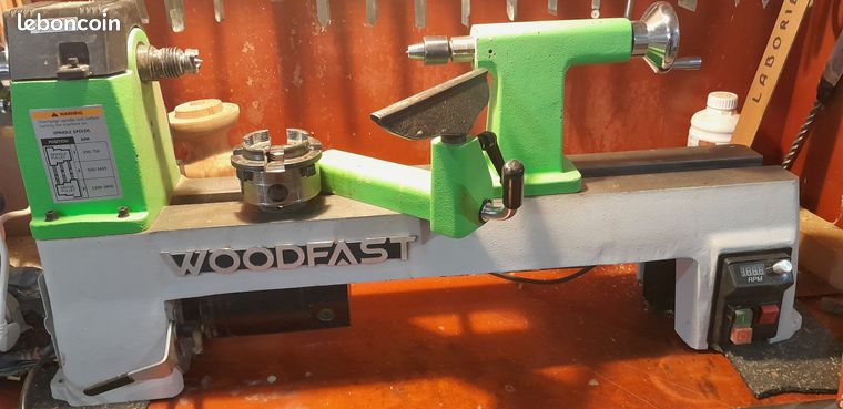 Tour à bois électronique