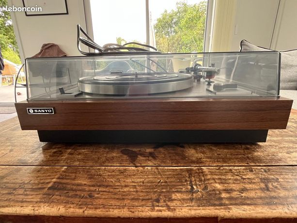 Tourne-disque Sanyo TP 625