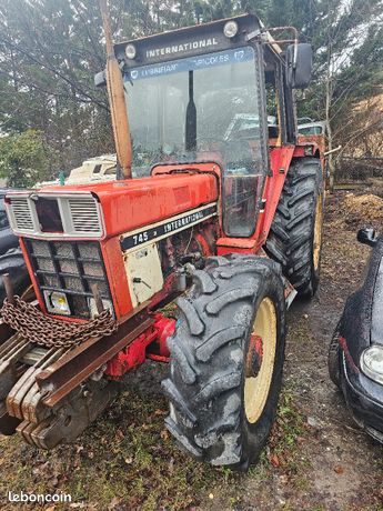 Tracteur IH 745