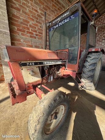 Tracteur international 745