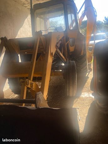 Tracto pelle Massey Ferguson