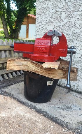 Très gros étau ancien