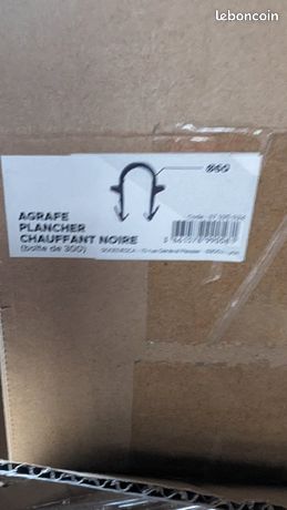 Trois boîtes d'agrafes pour plancher chauffant