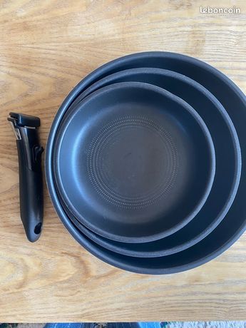 Trois poêles avec manche amovible