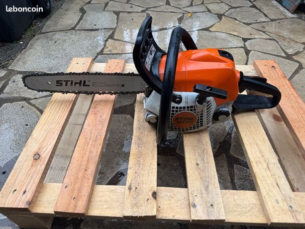 Tronçonneuse à restaurer ou pour pièces