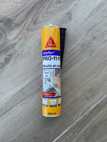 Tubes colle SIKA noir