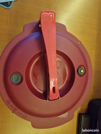 Tupperware cocotte minute micro pressure cooker