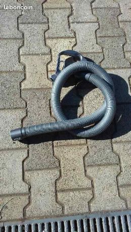 Tuyau et poignée dyson