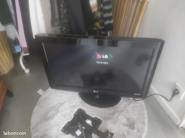 TV LG 80 cm/ 50cm avec support pour accrocher au mur si besoins fonctionne voir photos 25