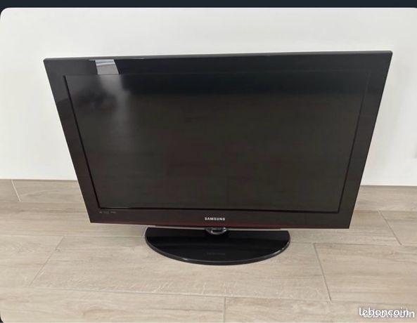 TV Samsung 82 cm