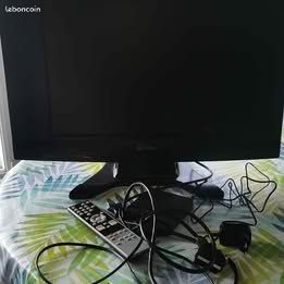 TV FUNAI 50 cm et adaptateur péritel