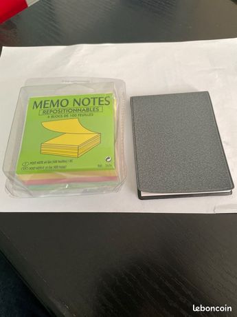 Un bloc notes et un carnet bloc notes neufs