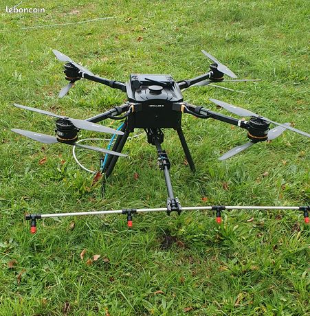 Un drone pulvérisateur